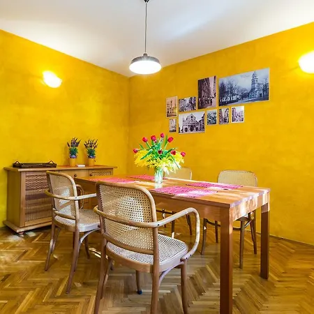 Lavender Apt. W. Balcony In Old Town Daire