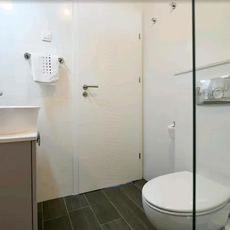 Lavender Apt. W. Balcony In Old Town Daire