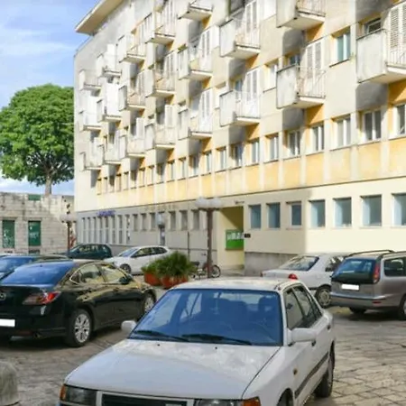 Lavender Apt. W. Balcony In Old Town Daire *