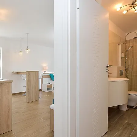 Lavender Apt. W. Balcony In Old Town Daire *