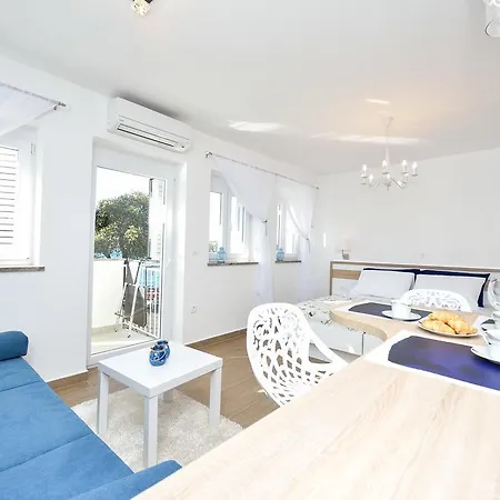 Daire Lavender Apt. W. Balcony In Old Town