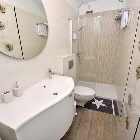 Lavender Apt. W. Balcony In Old Town Daire *