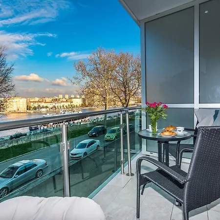 Daire Lavender Apt. W. Balcony In Old Town Zadar