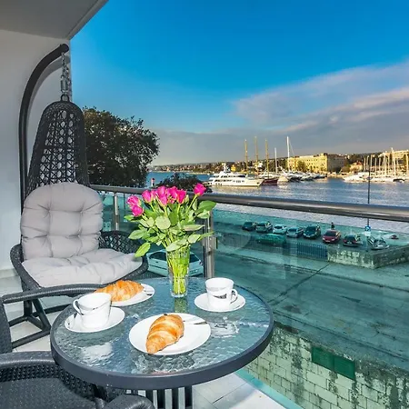 Lavender Apt. W. Balcony In Old Town *