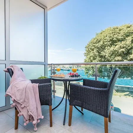 Lavender Apt. W. Balcony In Old Town