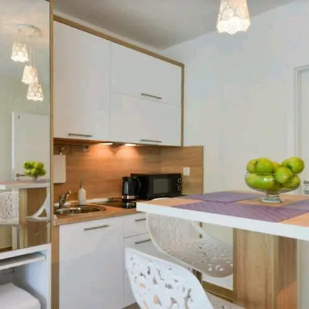 Lavender Apt. W. Balcony In Old Town Apartment Zadar