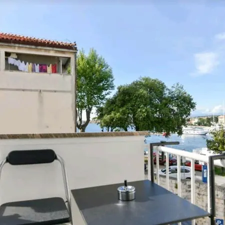 Lavender Apt. W. Balcony In Old Town *