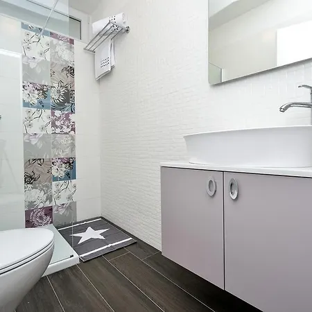 Lavender Apt. W. Balcony In Old Town *