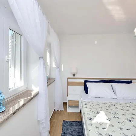 Lavender Apt. W. Balcony In Old Town Zadar