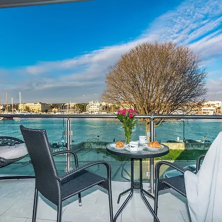 Lavender Apt. W. Balcony In Old Town *