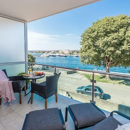 Lavender Apt. W. Balcony In Old Town Lejlighed