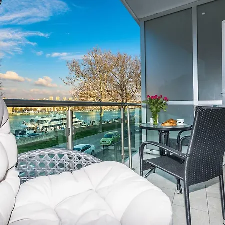 Lavender Apt. W. Balcony In Old Town Apartment *